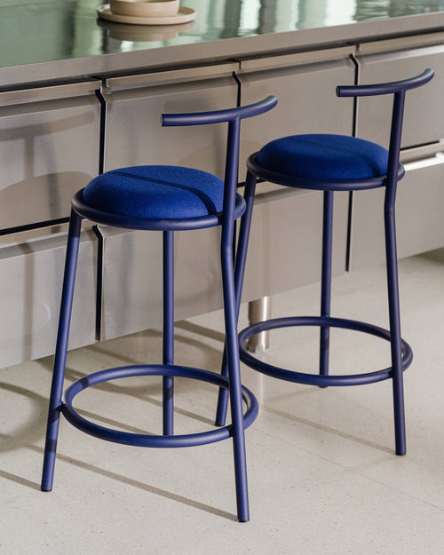 noo.ma Wine Berry barkruk - metalen frame, zachte gestoffeerde zitting
