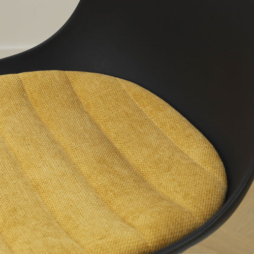 Nolon Nola-Liv draaibare eetkamerstoel zwart met warm oker zitkussen - zwart onderstel