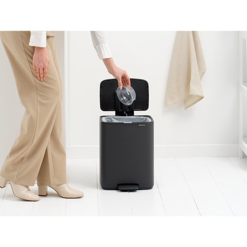 Brabantia Bo Pedaalemmer, 12 liter, stil sluitend, kunststof binnenemmer - Mineral Infinite Grey