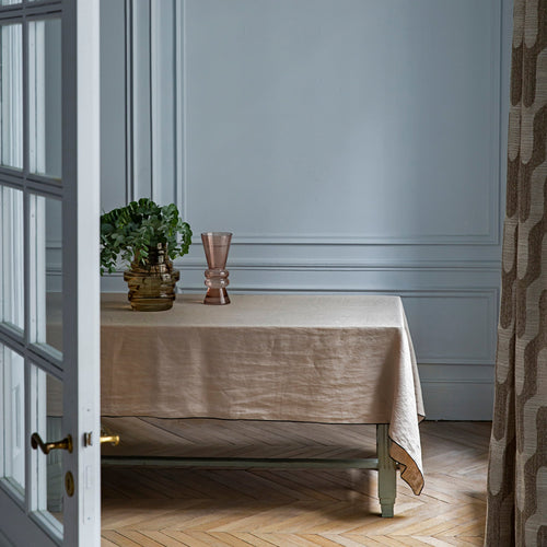 Madura Rechthoekig tafelkleed Carlina snaar en zwarte hommel 170x320 cm