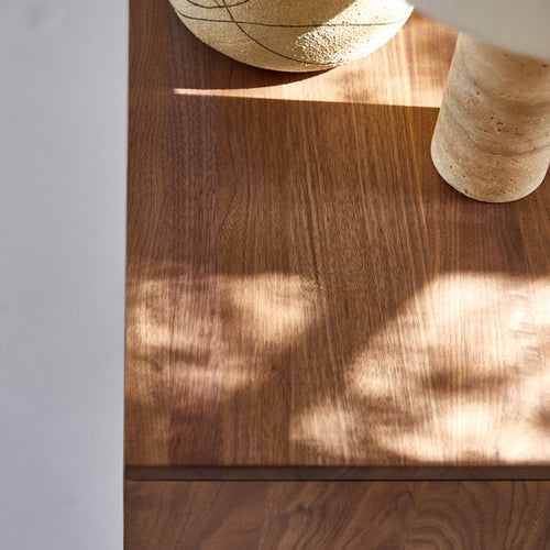 Tikamoon Dressoir van massief notenhout 130 cm - Bruin - vtwonen shop