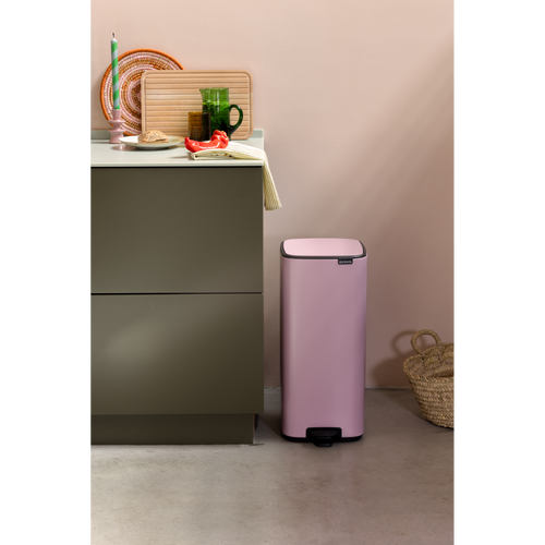 Brabantia Bo Pedaalemmer, 30 liter, stil sluitend, kunststof binnenemmer - Lilac Pink
