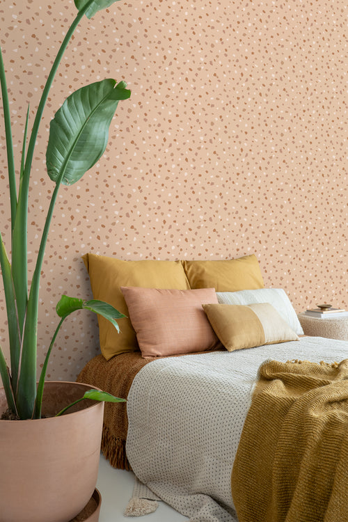 ESTAhome behang terrazzo beige en terracotta - 50 x 900 cm - 139825 - vtwonen shop