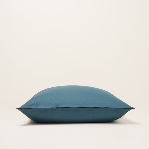 Madura Set van 2 kussenslopen Carlina olie en zwarte hommels 65x65 cm