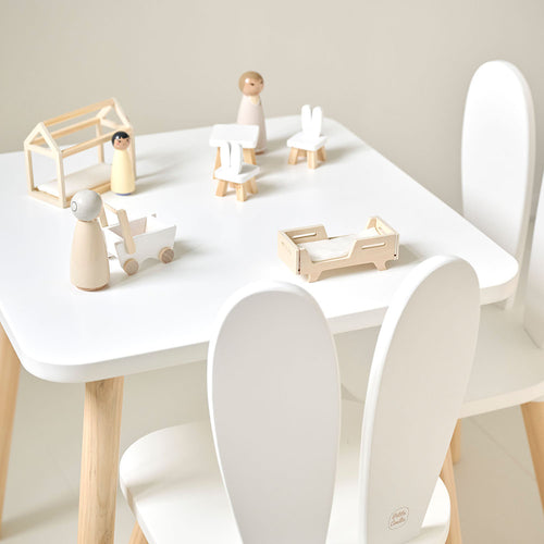 Petite Amélie Kindertafel met 2 stoeltjes Konijn – Wit & naturel – Massief houten poten – Kindvriendelijke afwerking - vtwonen shop