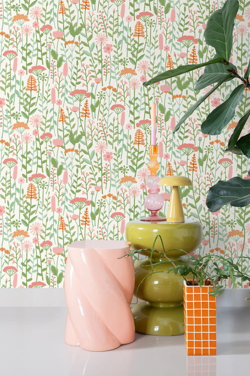 ESTAhome behang veldbloemen groen en roze - 50 x 900 cm - 131546 - vtwonen shop