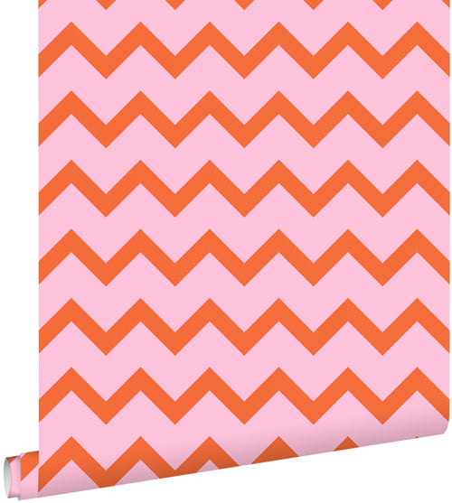 ESTAhome behang zigzag motief oranje en roze - 50 x 900 cm - 131486