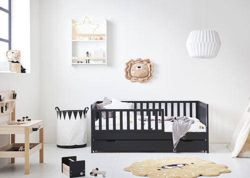 Petite Amélie Peuterbed Plume – 70x140 cm – Zwart – Met uitvalbescherming – Flexibel zijhekje - vtwonen shop