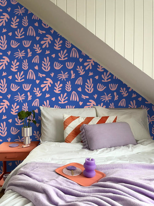 ESTAhome behang planten in Matisse stijl blauw en roze - 50 x 900 cm - 131022 - vtwonen shop