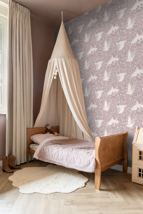 ESTAhome behang zwanen lila paars - 53 cm x 10.05 m - 130959 - vtwonen shop