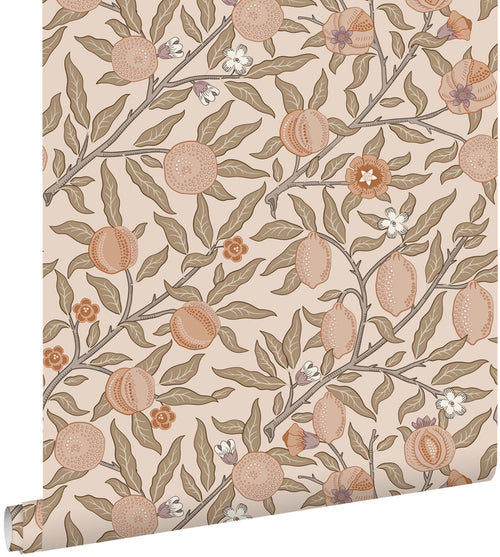 ESTAhome behang exotisch fruit en bladeren licht terracotta - 50 x 900 cm - 131167 - vtwonen shop