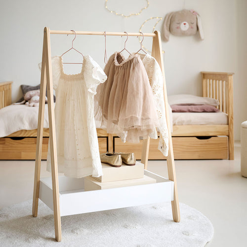 Petite Amélie Hölzernes Kleiderregal Cerise 98,50 cm - Weiß - vtwonen shop
