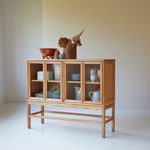 Tikamoon Lage vitrinekast van mindihout - Naturel - vtwonen shop