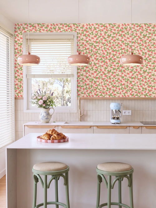 ESTAhome behang aardbeien groen en roze - 50 x 900 cm - 132172