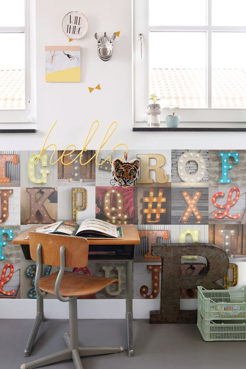 ESTAhome XXL behang houten marquee letters oranje 50 x 900 cm 158816