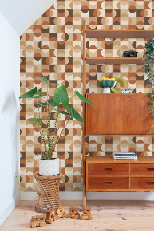 ESTAhome behang cirkels in Bauhaus stijl beige en donkerbruin - 50 x 900 cm - 130938 - vtwonen shop