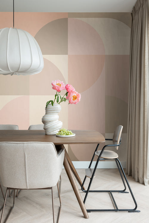 ESTAhome fotobehang cirkels in Bauhaus stijl roze en beige - 250 x 279 cm - 159366 - vtwonen shop