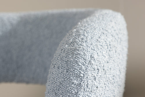 Rebellenclub Fauteuil Akando - Licht blauw bouclé - vtwonen shop