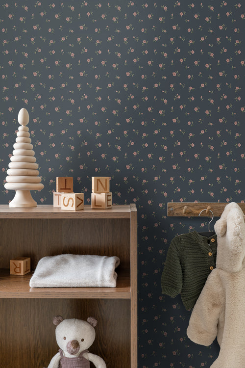 ESTAhome behang vintage bloemetjes donkerblauw en roze - 50 x 900 cm - 139836 - vtwonen shop