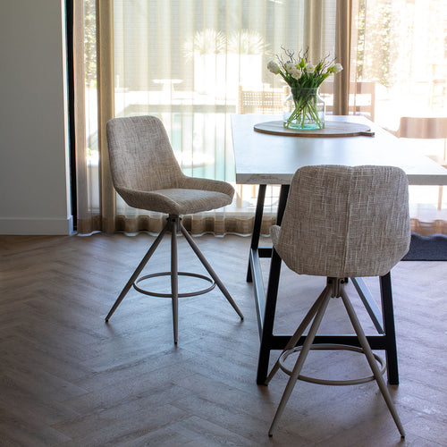 DÉJA Living Barkruk Senna - Greige - Draaibaar - Zithoogte 67cm - Set van 2 - vtwonen shop