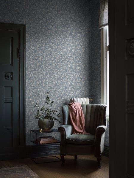 Borastapeter behang bladeren vergrijsd blauw - 53 cm x 10.05 m - 660255 - vtwonen shop