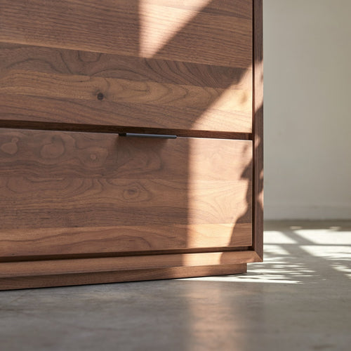 Tikamoon Massief notenhouten tv-meubel 180 cm - Donkerbruin - vtwonen shop