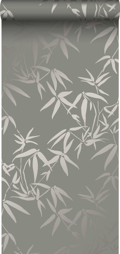 Origin Wallcoverings behang bamboe bladeren warm grijs - 0,53 x 10,05 m - 347739 - vtwonen shop