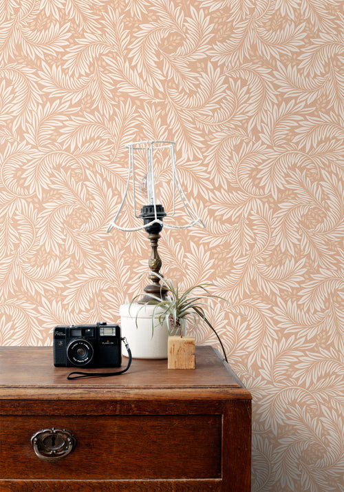 ESTAhome behang bladeren licht terracotta - 50 x 900 cm - 131141 - vtwonen shop