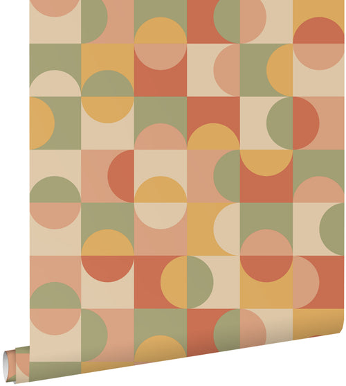 ESTAhome behang cirkels in Bauhaus stijl terracotta, geel, groen en beige - 50 x 900 cm - 130941 - vtwonen shop