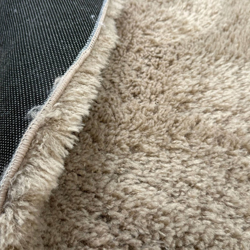 Hoogpolig Organisch vloerkleed Furr Stone bruin - Interieur05 - 230 x 160 cm - vtwonen shop