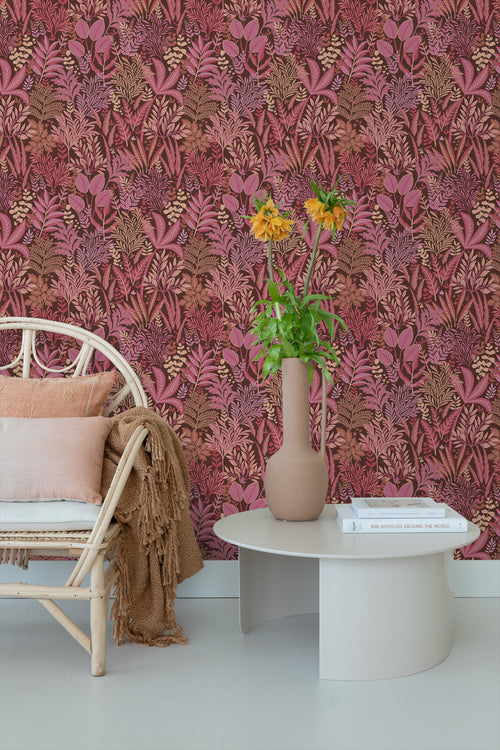 ESTAhome behang tropische bladeren en bloemen aubergine paars en roze - 50 x 900 cm - 131664 - vtwonen shop