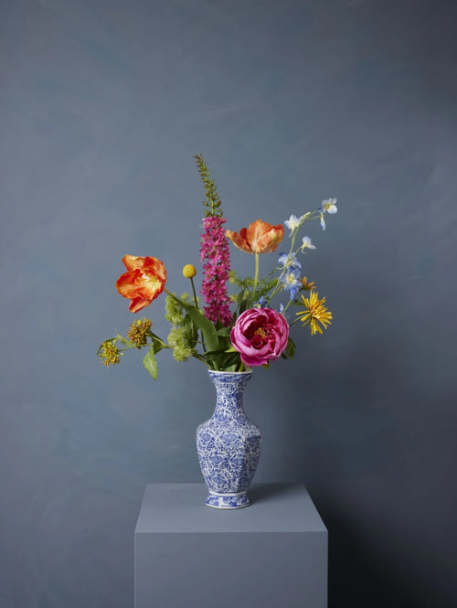 Madame Fleurie Floral Symphony Boeket inclusief Vaas – Luxe Zijden bloemen Tulpen, Delphinium & Pioenroos – Hollandse Meesterstijl - 15cm x 31m