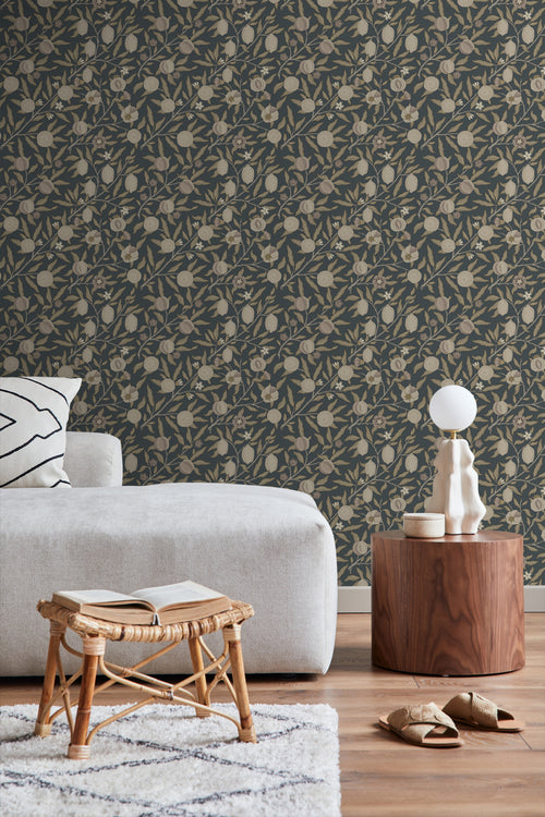 ESTAhome behang exotisch fruit en bladeren donkerblauw en taupe - 50 x 900 cm - 131173 - vtwonen shop