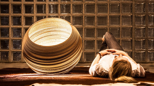 Think Paper tafellamp Globe - 1 lichts - 29  x 27   cm - bruin - vtwonen shop