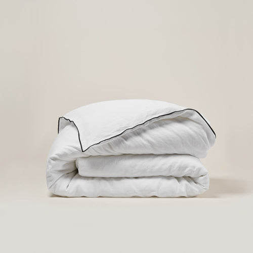 Madura Dekbedovertrek Carlina puur witte en zwarte hommel 260x240 cm