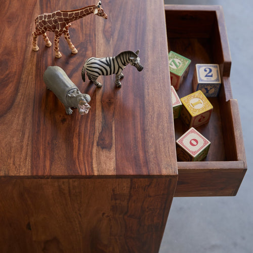 Tikamoon Massief palissander kindernachtkastje met 3 laden - Bruin - vtwonen shop