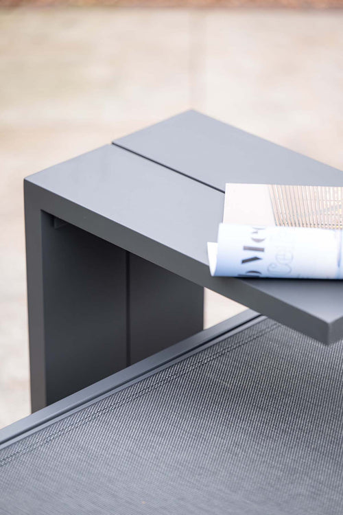 Cube bijzettafel - aluminium - carbon black - 48,2x28,6xH53 cm - vtwonen shop