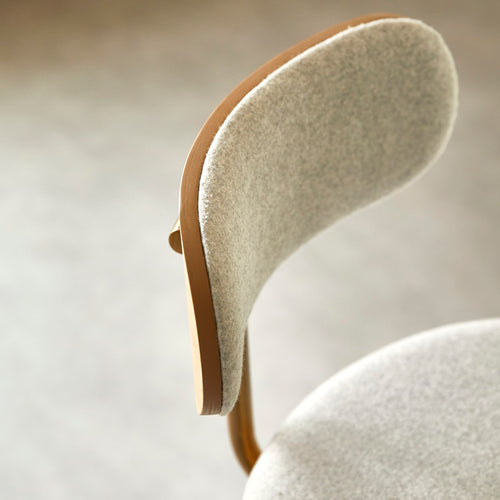 Tikamoon Barstoel in licht massief eikenhout, grijze stof en metaal - Brons