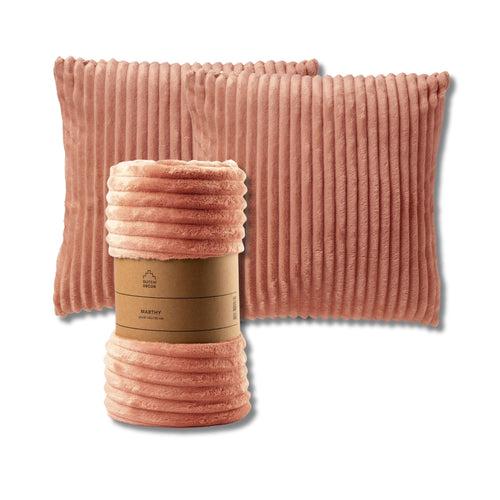 Dutch Decor - VOORDEELSET - 3-delig - Mart & Marthy - 2 sierkussens 45x45 cm - 1 plaid 140x180 cm - roze - vtwonen shop