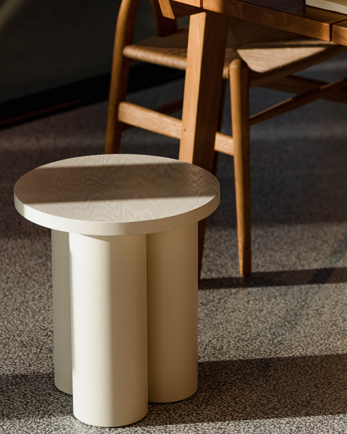 noo.ma Oly Stool - ronde kruk/ bijzettafel, Butter Yellow, hout en staal