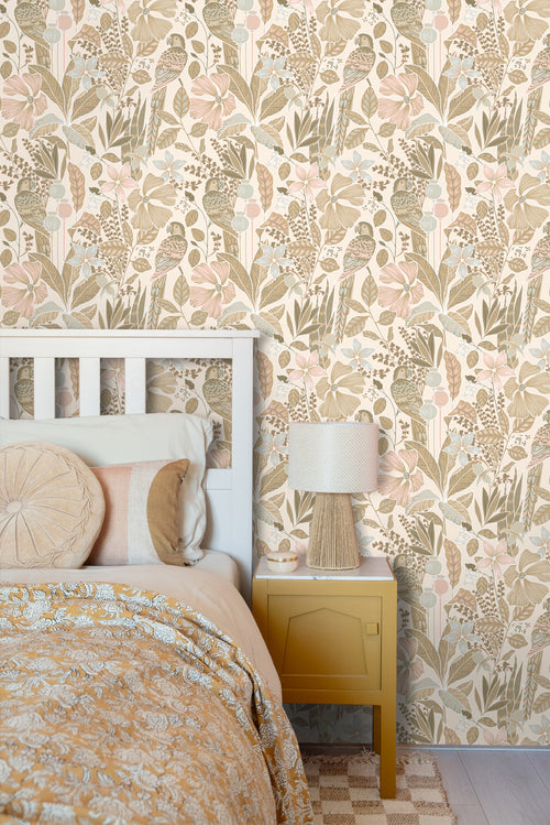 ESTAhome behang tropische bloemen en paradijsvogels zand beige - 50 x 900 cm - 131156 - vtwonen shop