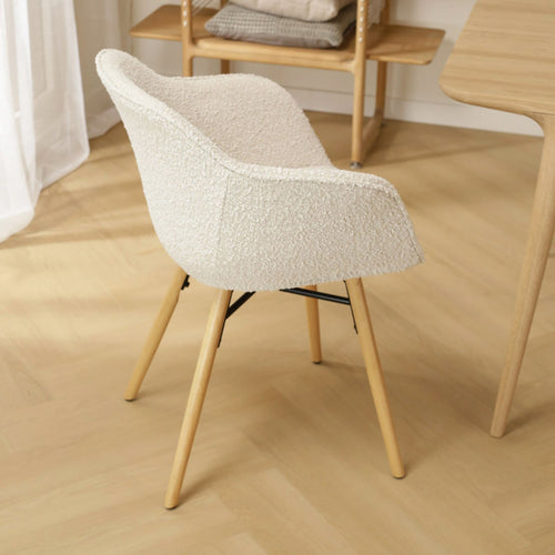 Nolon Nena-Mare Eetkamerstoel Bouclé Beige - Armleuning - Houten Poten - vtwonen shop