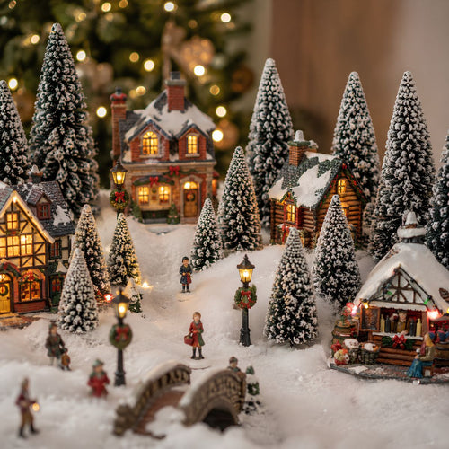 Luville Evergreen Kerstdorp Miniatuur Dennenbomen - Kerstversiering voor Kerstdorp met 21 Besneeuwde Boompjes - Guirlande en Kerstslingers voor