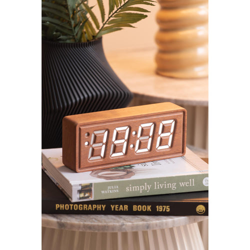 Karlsson wekker Solid Wood Engraved - bruin - 20x4.5x8cm - vtwonen shop