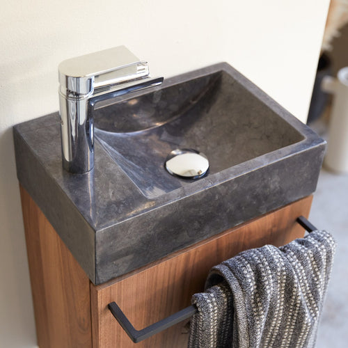 Tikamoon Wastafelmeubel van massief notenhout en zwart marmer - Zwart - vtwonen shop