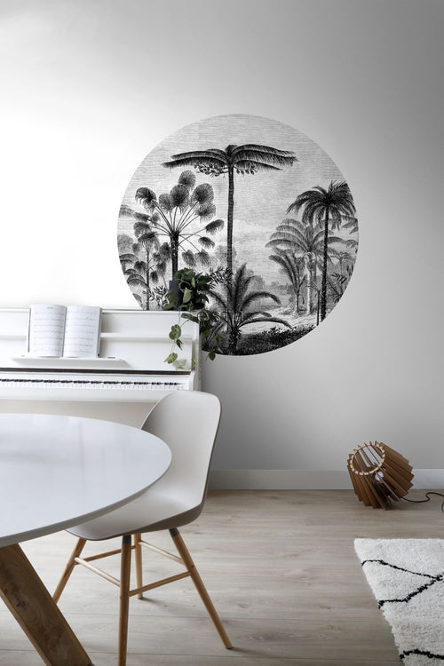 ESTAhome zelfklevende behangcirkel tropisch landschap met palmbomen zwart wit - Ø 140 cm - 159006 - vtwonen shop