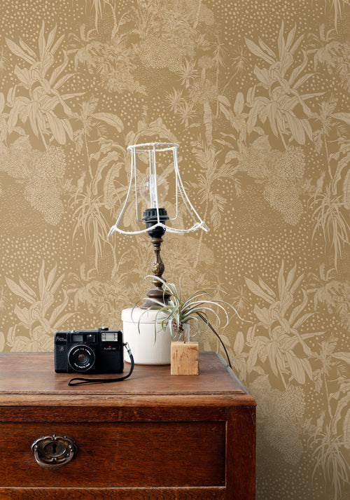 ESTAhome behang tropische bladeren okergeel - 50 x 900 cm - 139893 - vtwonen shop