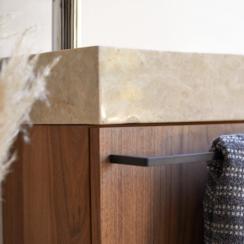 Tikamoon Wastafelmeubel van massief notenhout en crèmekleurig marmer - Beige - vtwonen shop
