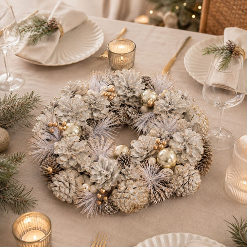 Mica Decorations Kerstkrans Hanley H9 x Ø45 cm - Deurkrans met Dennenappels - Kerst Krans Deur en Tafel - Multifunctionele Kerstversiering - Wit