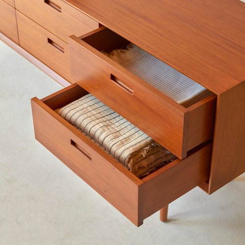 Tikamoon Lage massief mahoniehouten ladekast - Naturel - vtwonen shop